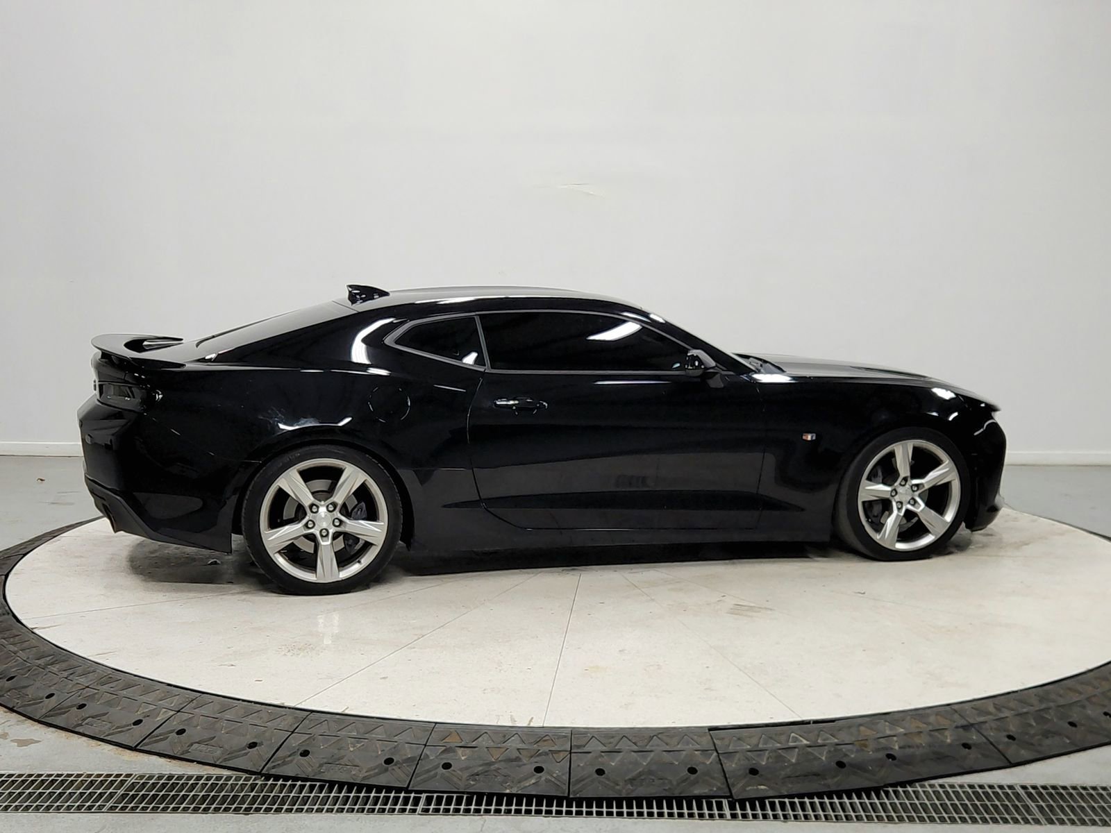 Used 2018 Chevrolet Camaro SS image 8