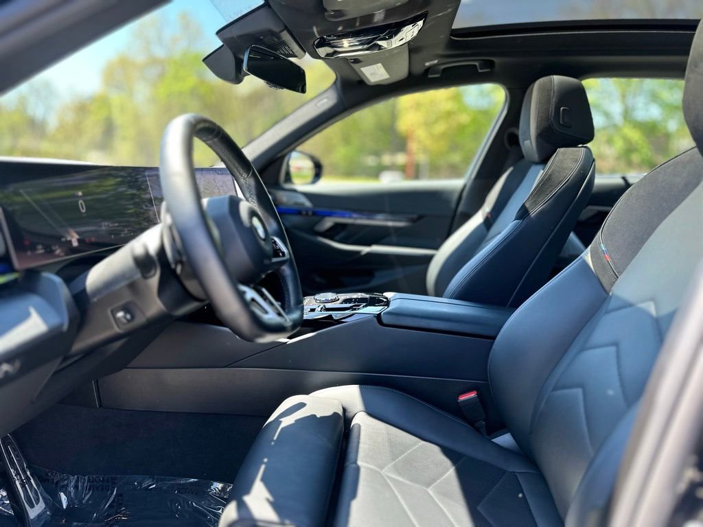 Certified 2024 BMW 540i xDrive w/ Executive Package AWD/4WD image 13