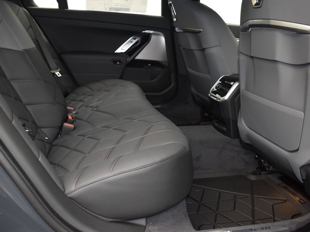 New 2026 BMW 740i w/ Executive Package image 17