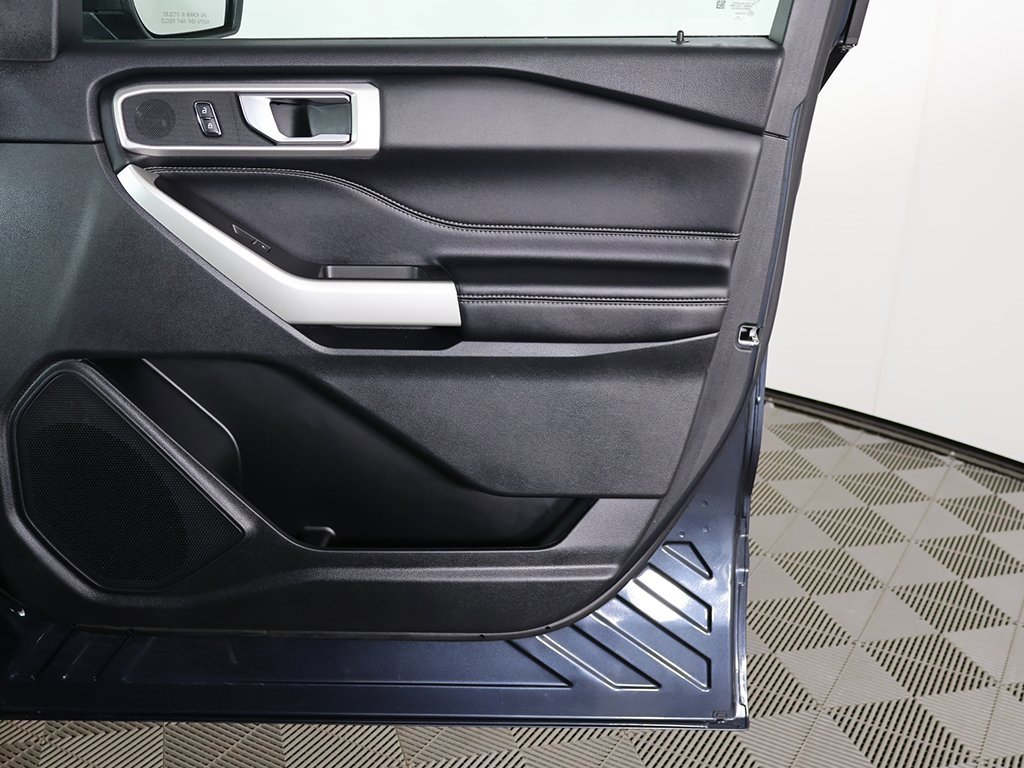 Used 2022 Ford Explorer XLT image 19
