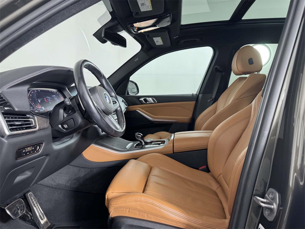 Used 2022 BMW X5 xDrive40i w/ M Sport Package image 4