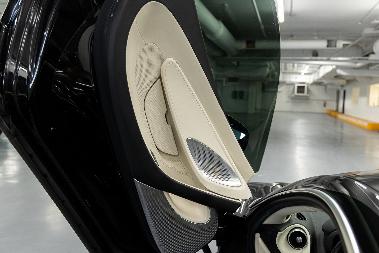 Used 2020 McLaren GT image 23