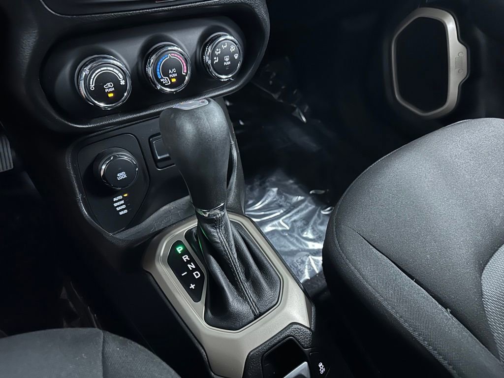 Used 2017 Jeep Renegade Sport w/ Power & Air Group image 22