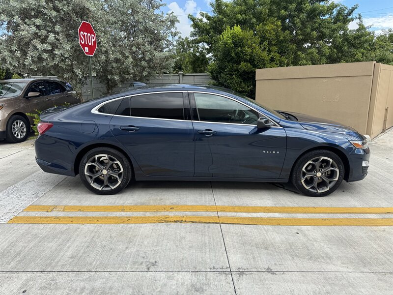 Used 2022 Chevrolet Malibu LT FWD image 4