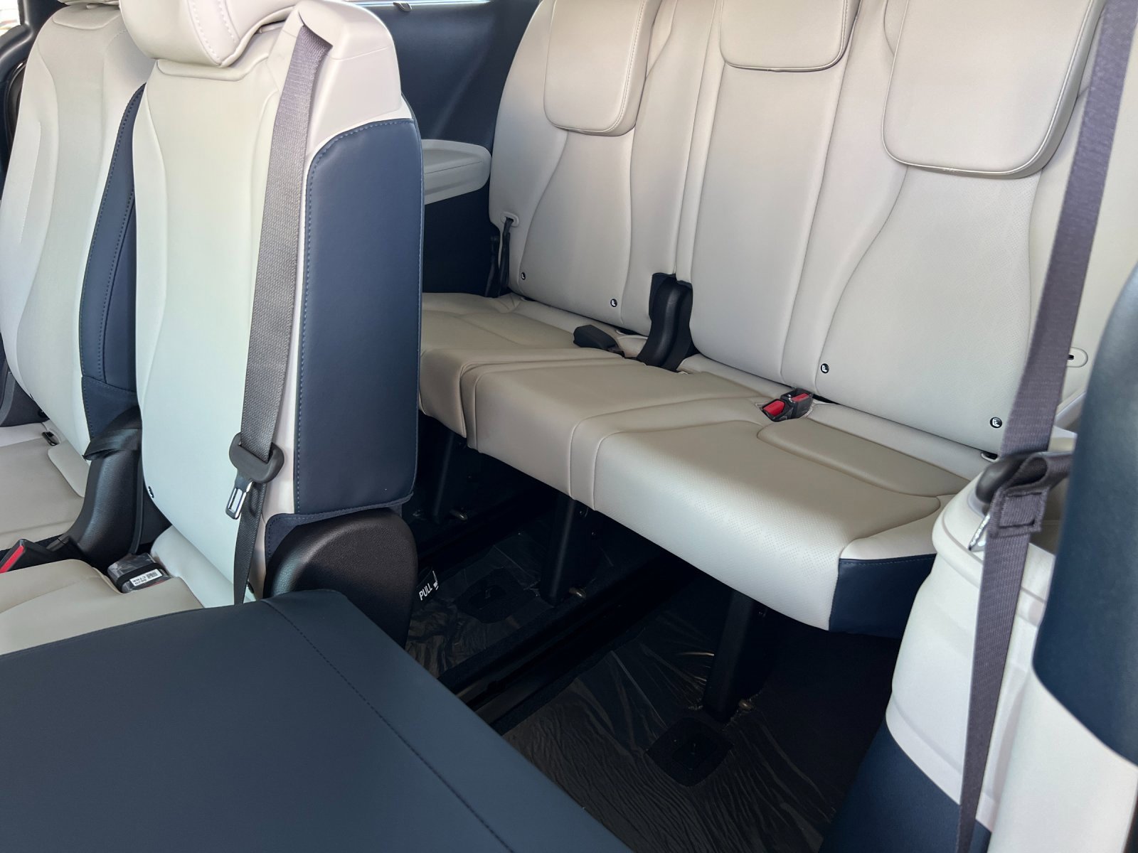 New 2026 Kia Carnival EX image 16