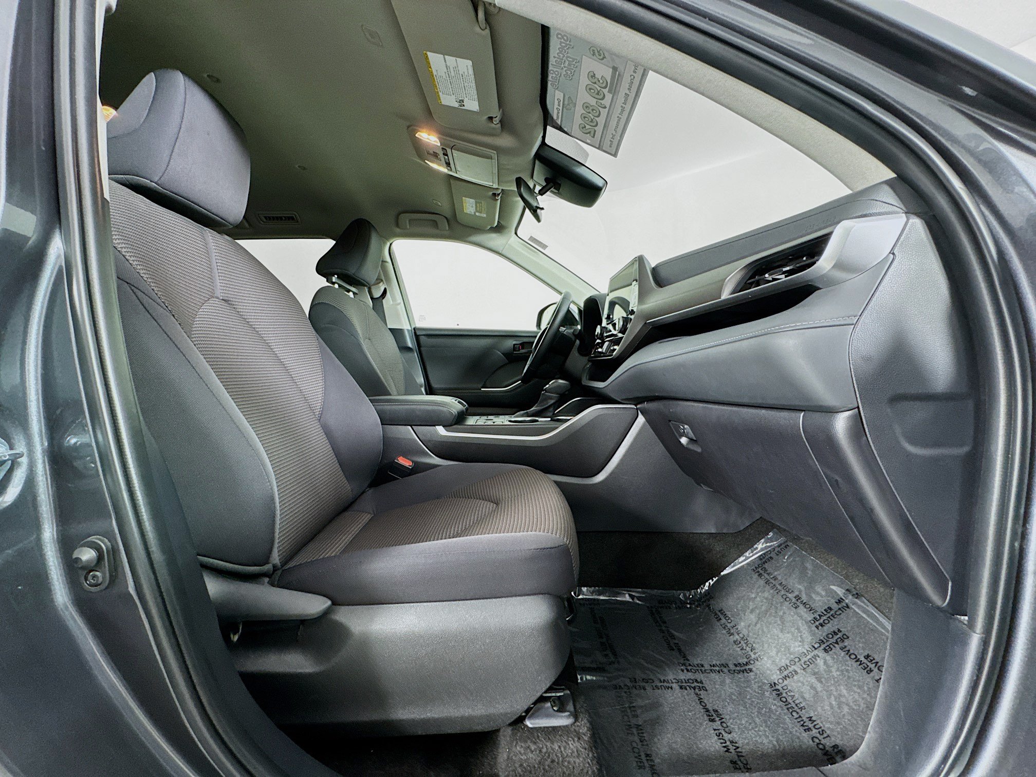 Used 2025 Toyota Highlander LE AWD/4WD image 28