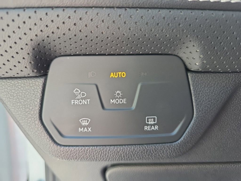 Used 2025 Volkswagen Atlas SE image 23
