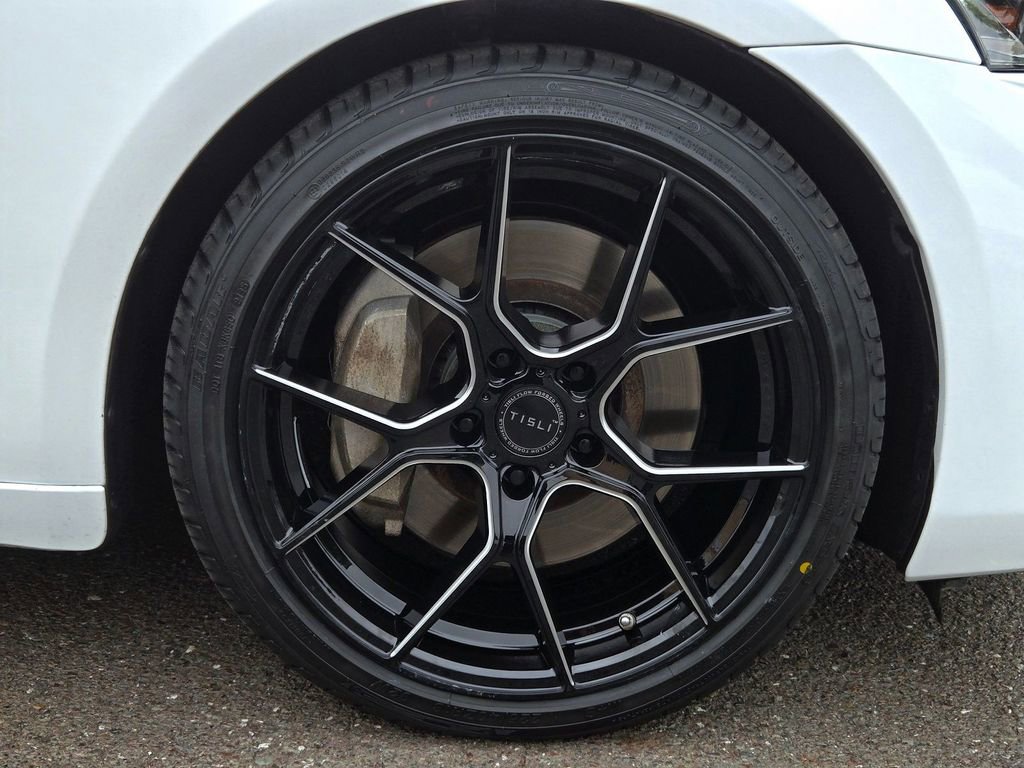 Used 2019 Lexus IS 300 F Sport w/ F Sport Package image 9