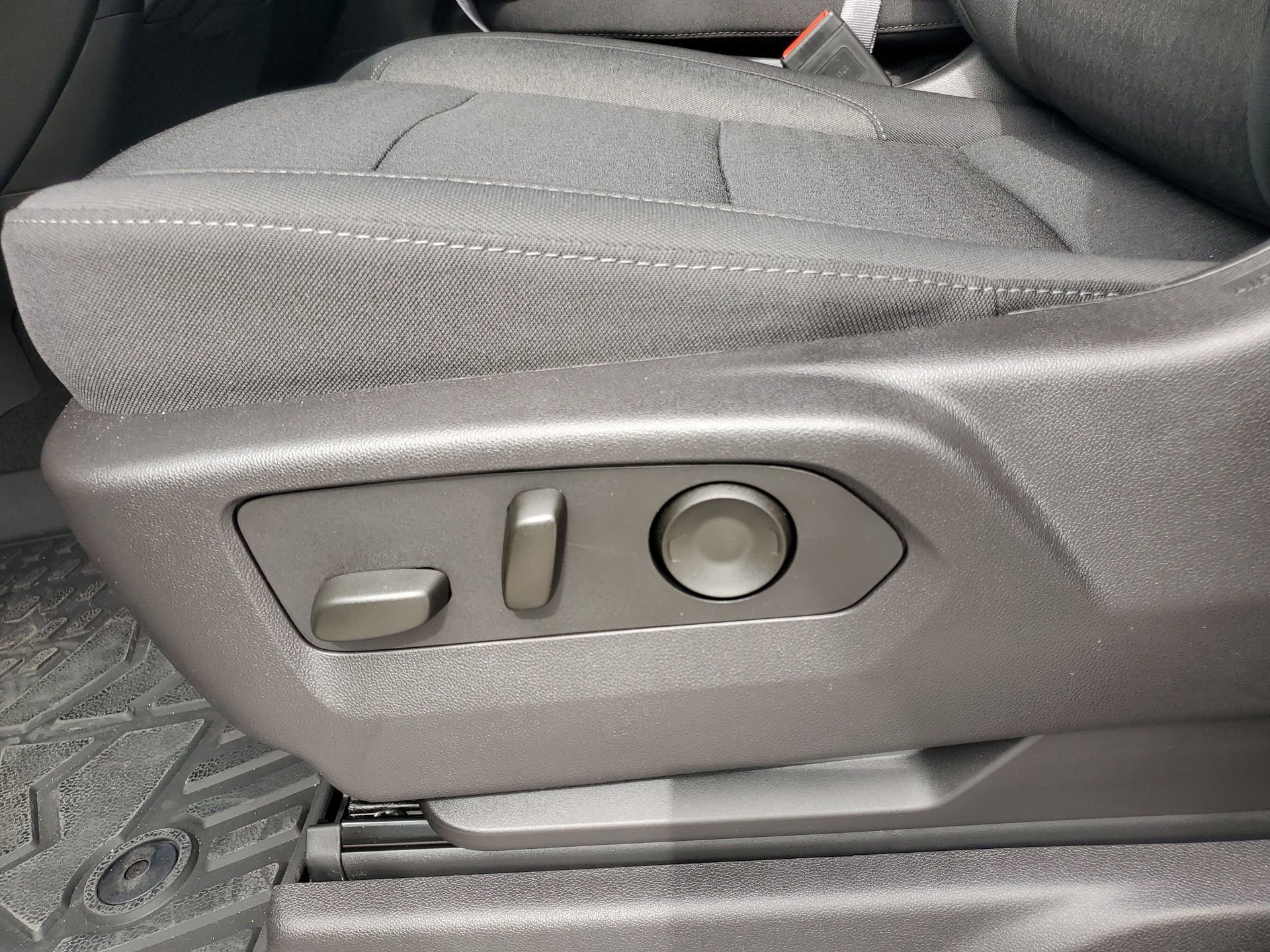 Used 2024 Chevrolet Silverado 1500 Custom w/ Turbomax Blackout Package image 19