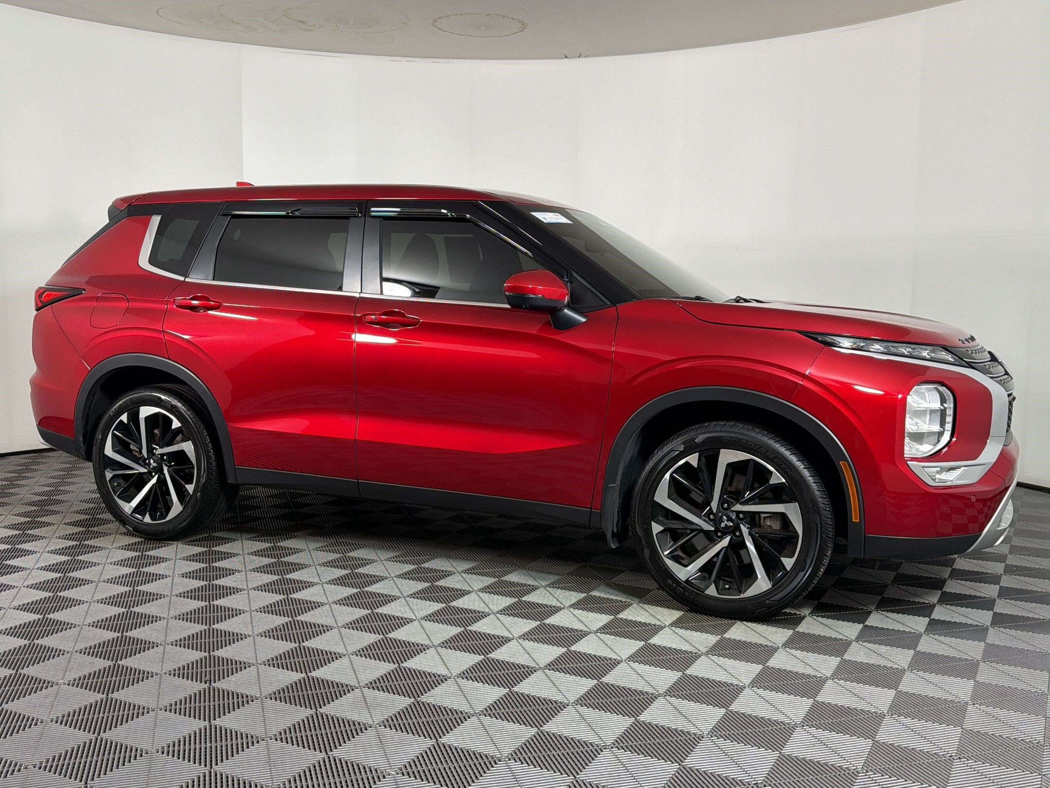 Used 2024 Mitsubishi Outlander SE FWD image 6
