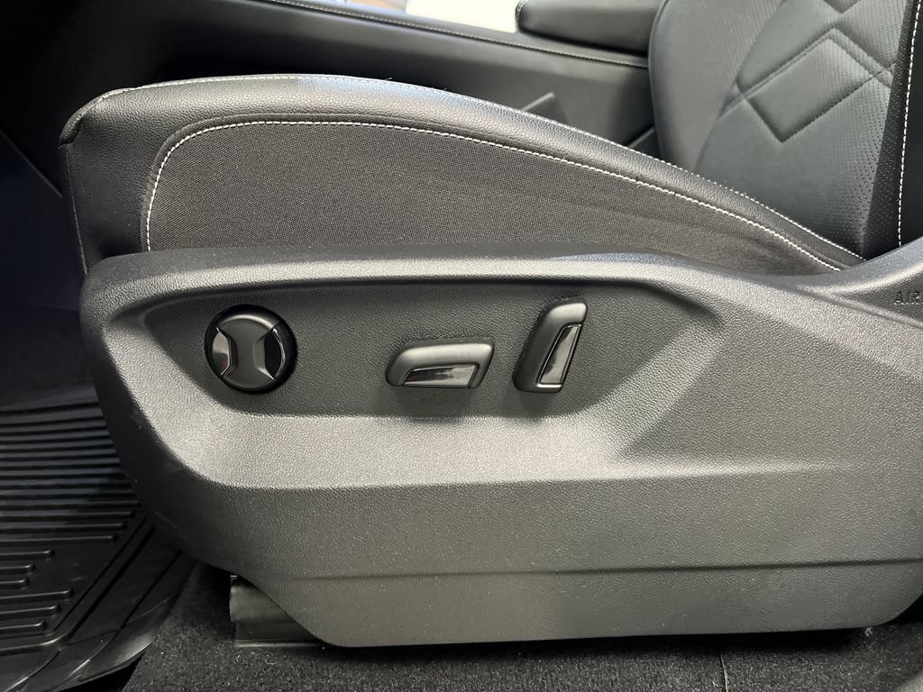 Used 2026 Volkswagen Atlas SE FWD image 13