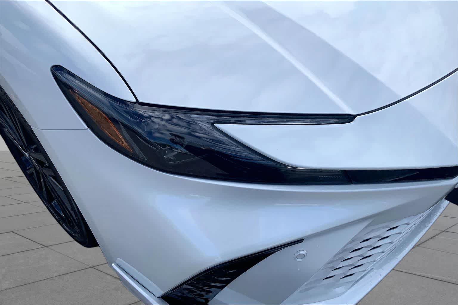 New 2026 Toyota Camry Hybrid FWD image 13