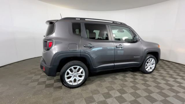 Used 2018 Jeep Renegade Latitude AWD/4WD image 5