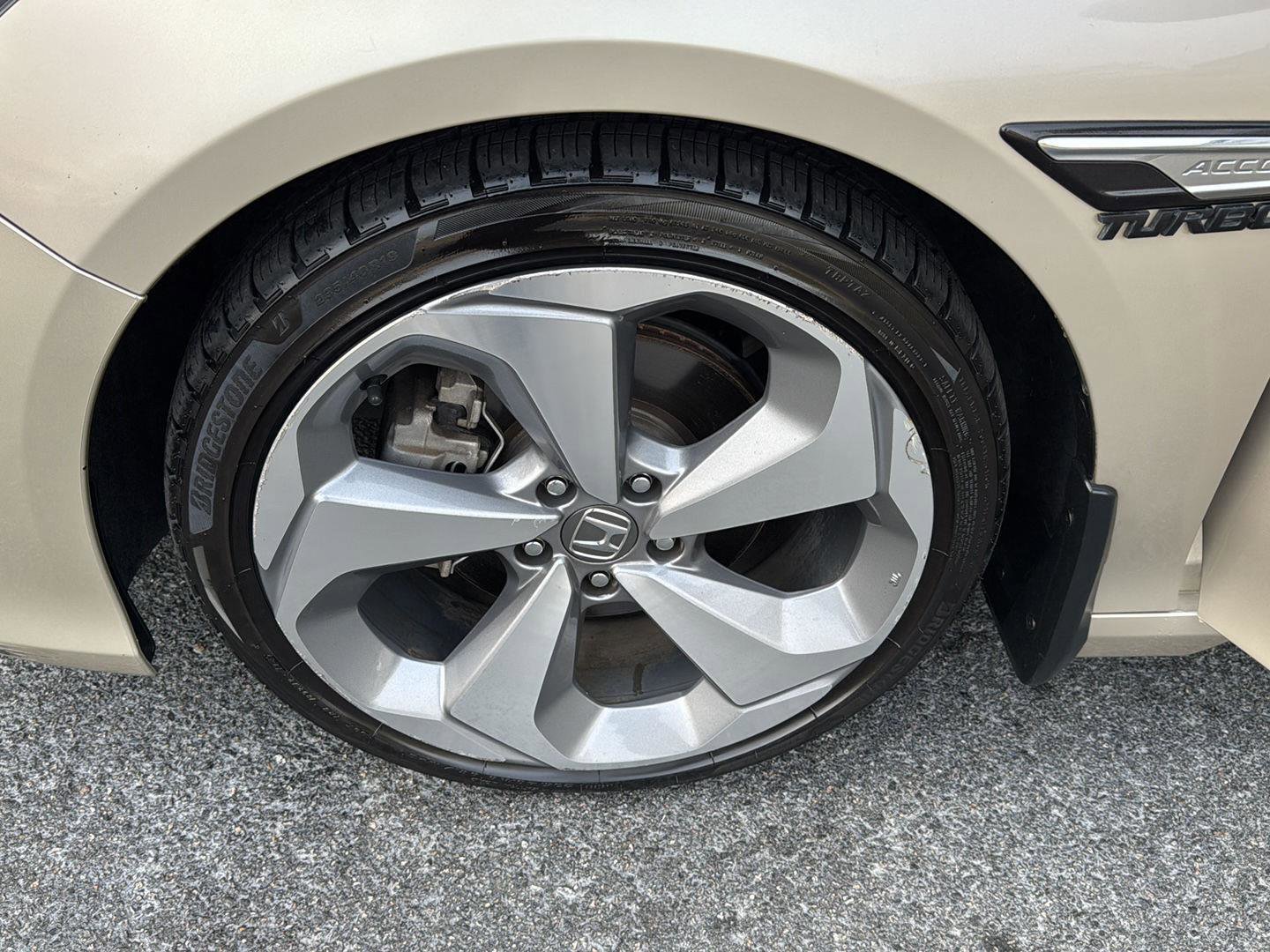 Used 2018 Honda Accord Touring image 32