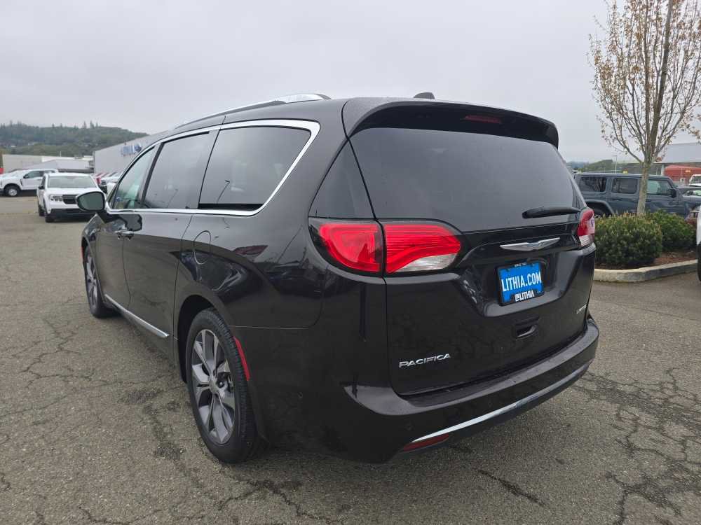 Used 2017 Chrysler Pacifica Limited w/ UConnect Theater Package image 3