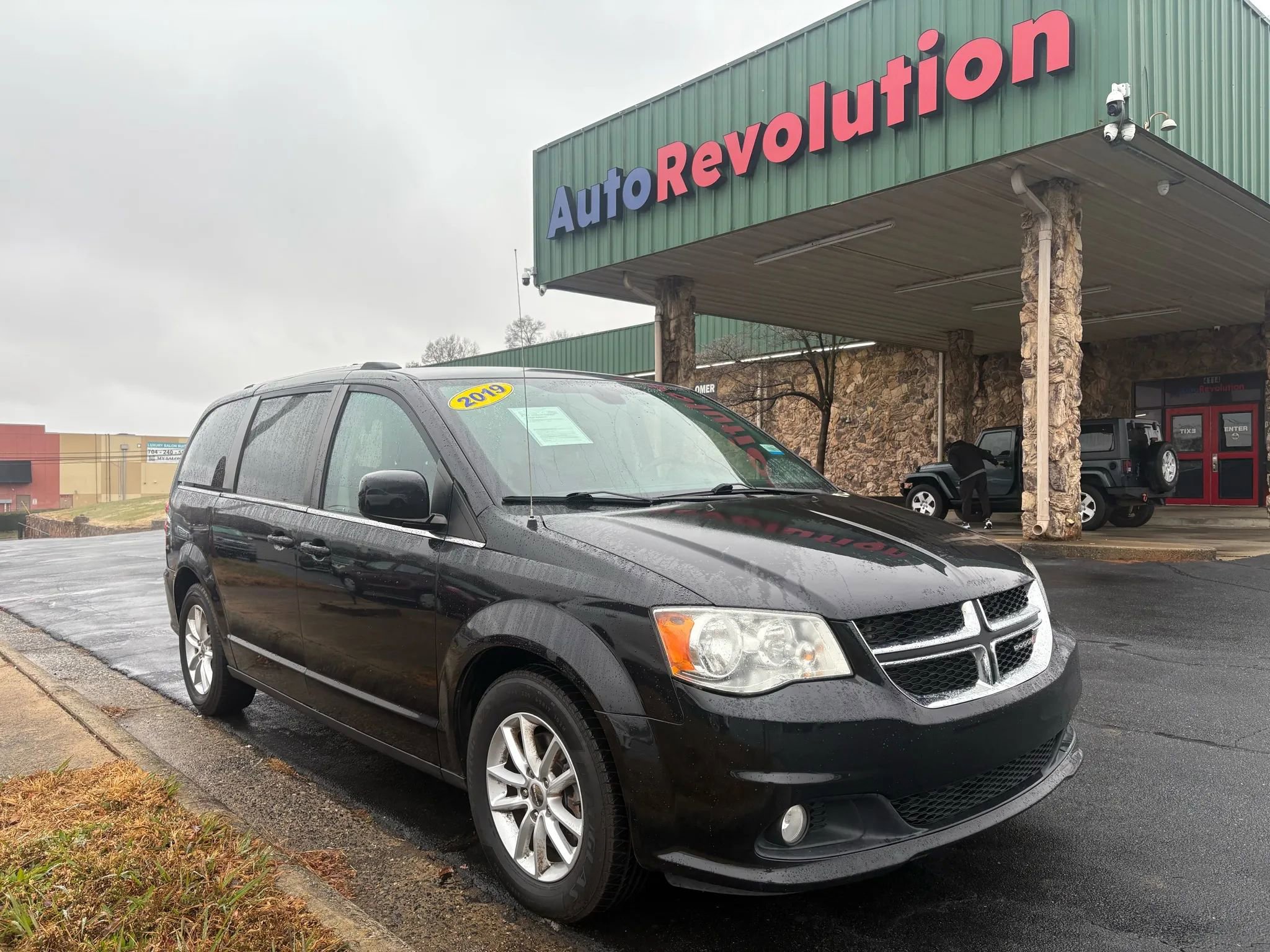 Used 2019 Dodge Grand Caravan SXT image 1