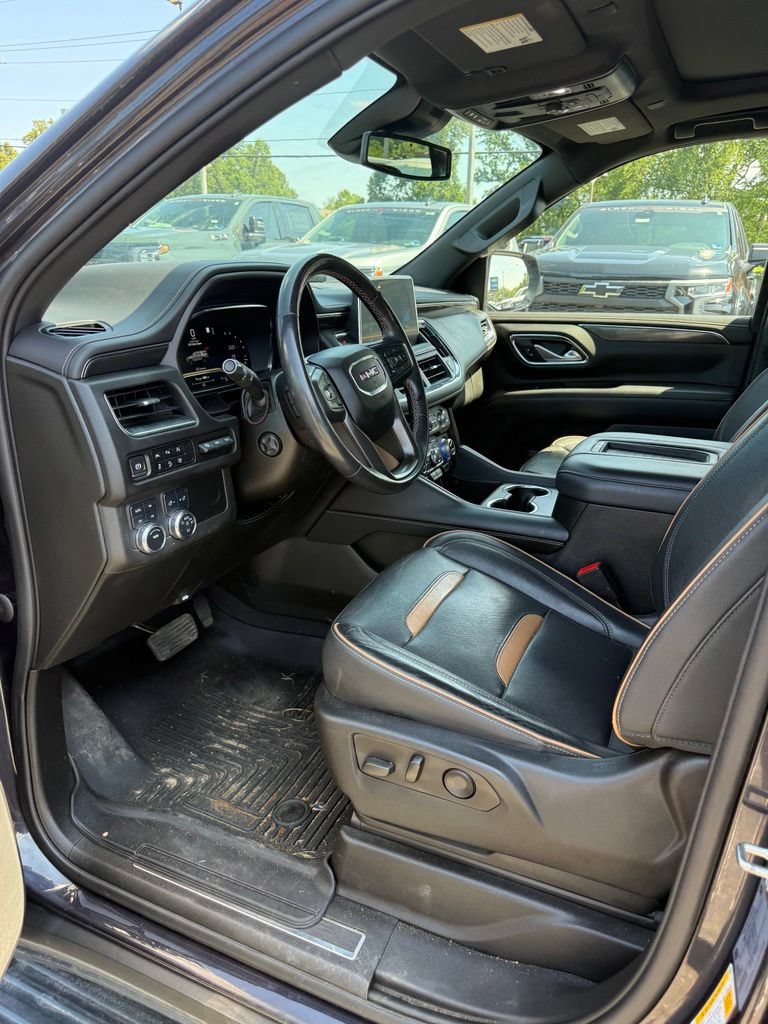 Used 2023 GMC Yukon XL AT4 w/ Technology Package AWD/4WD image 13