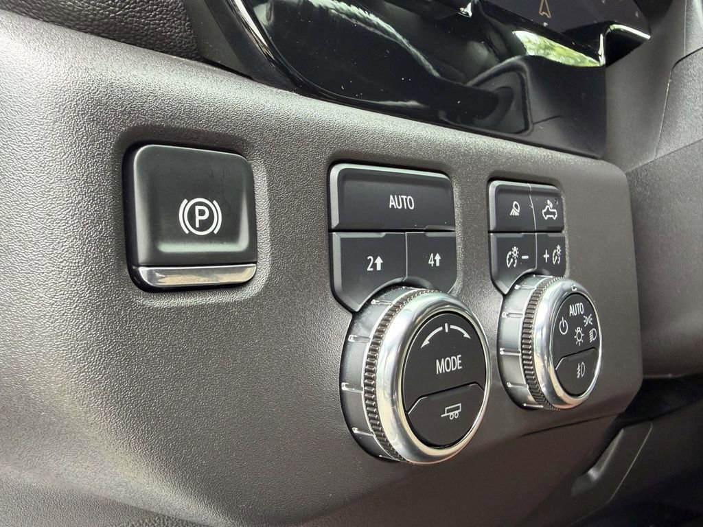 Used 2025 GMC Sierra 1500 SLT AWD/4WD image 27