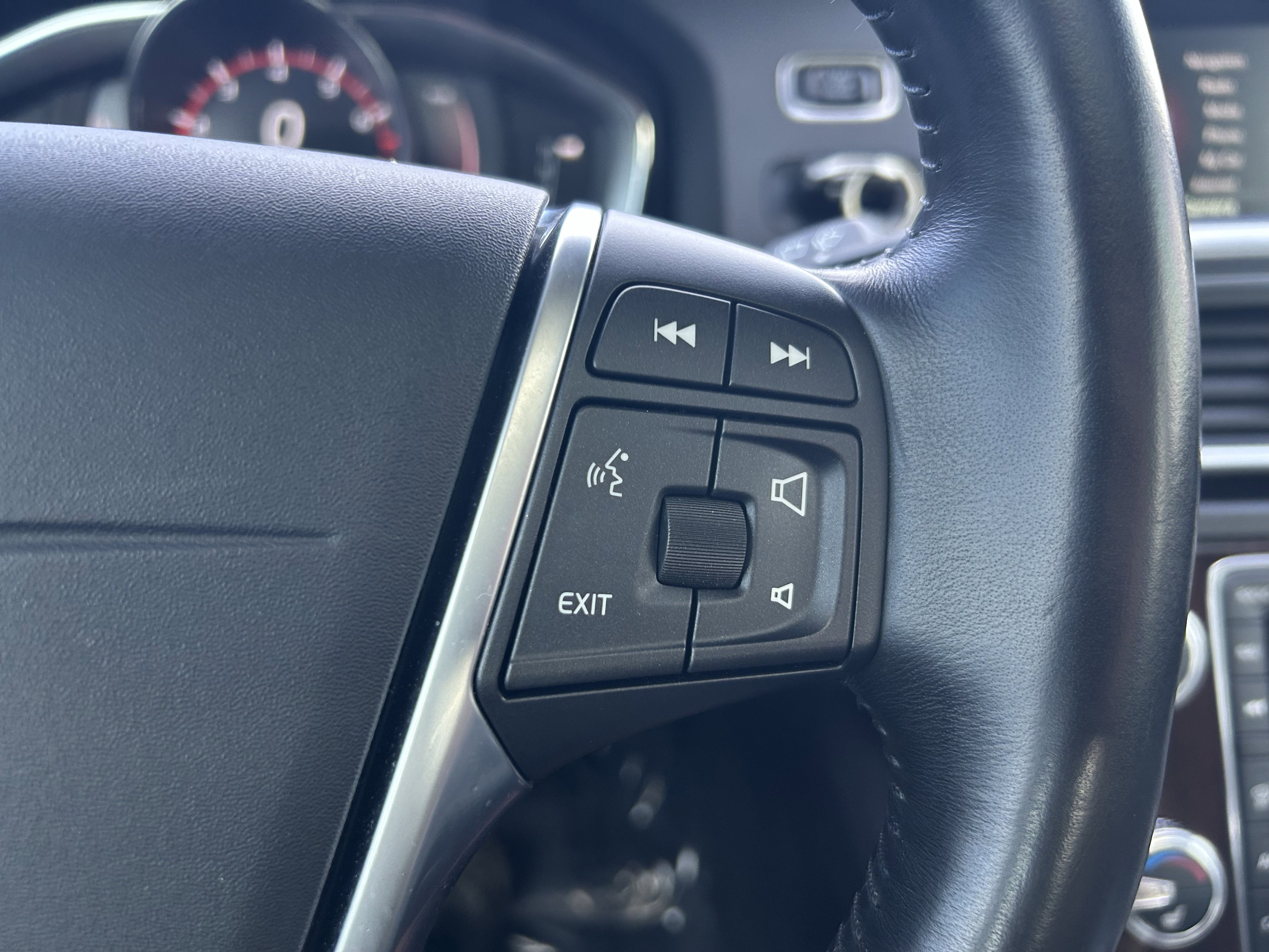 Used 2017 Volvo V60 T5 Platinum w/ Climate Package image 17