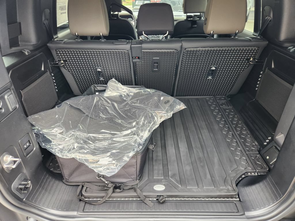 New 2026 Land Rover Defender 110 X-Dynamic SE AWD/4WD image 14