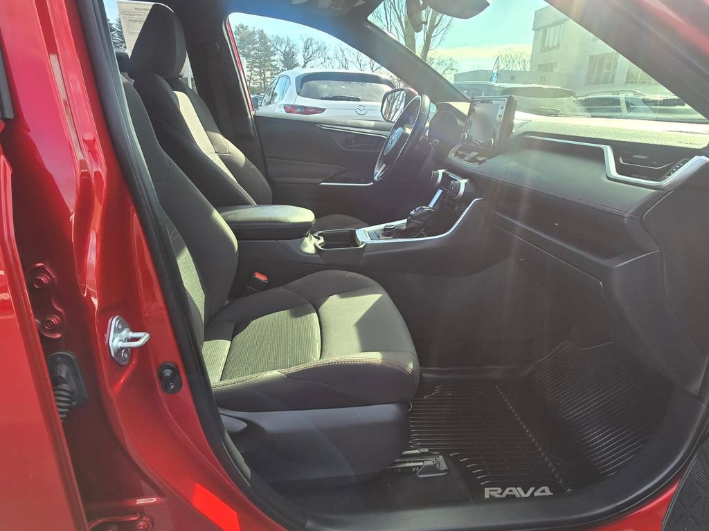 Used 2021 Toyota RAV4 SE w/ Weather & Moonroof Package AWD/4WD image 10