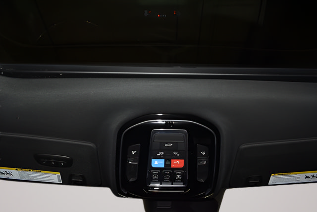 Used 2022 Jeep Grand Cherokee Overland w/ Luxury Tech Group IV AWD/4WD image 21