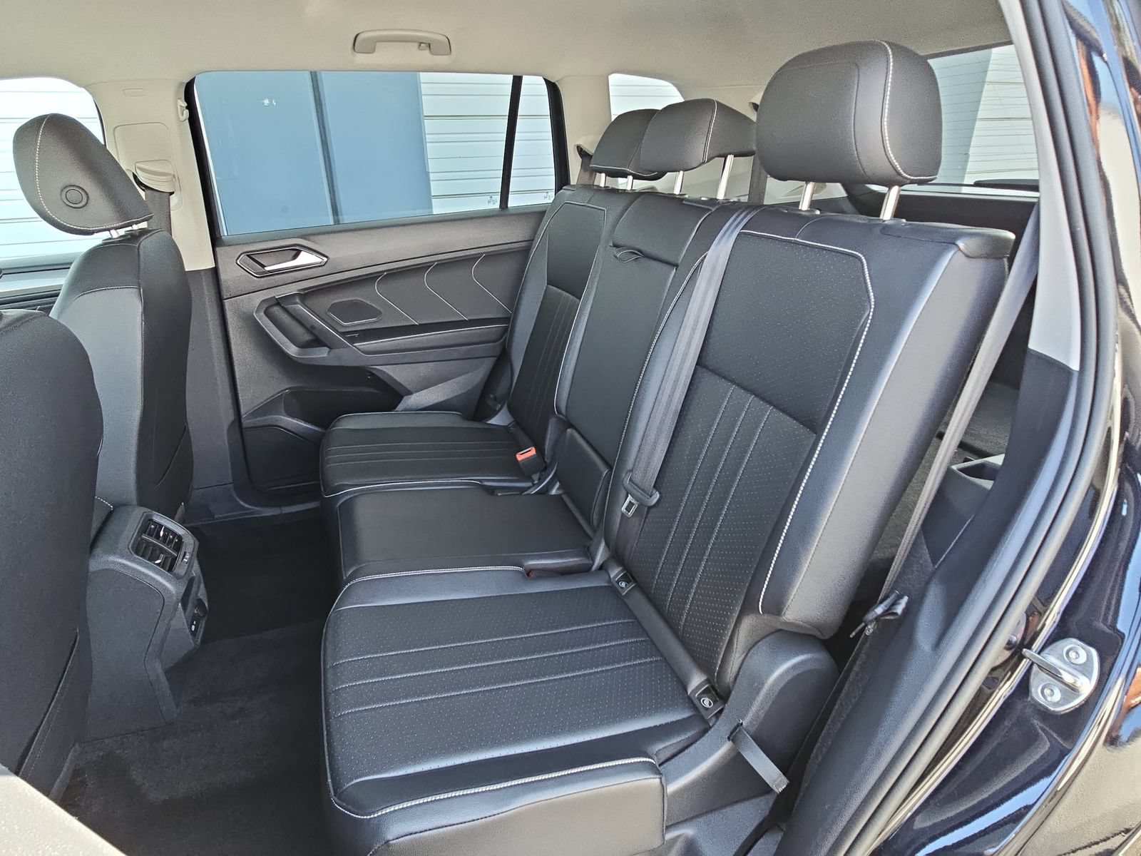 Certified 2024 Volkswagen Tiguan SE FWD image 16