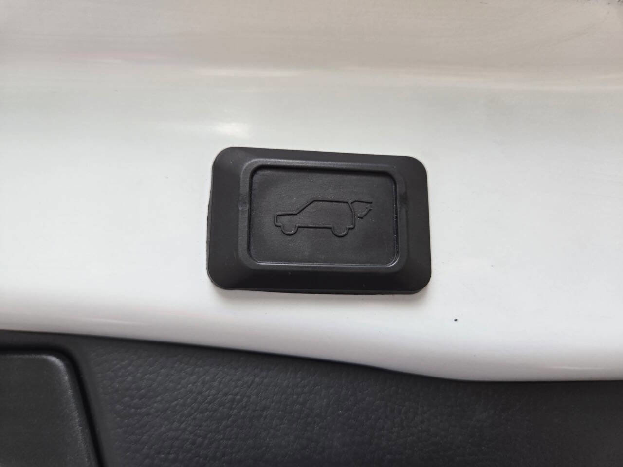 Used 2020 Toyota RAV4 XLE w/ Convenience Package image 30