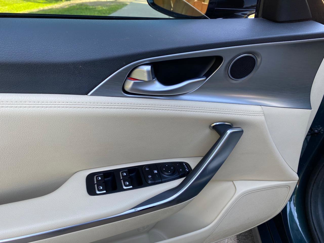 Used 2022 Kia Stinger GT1 RWD image 25