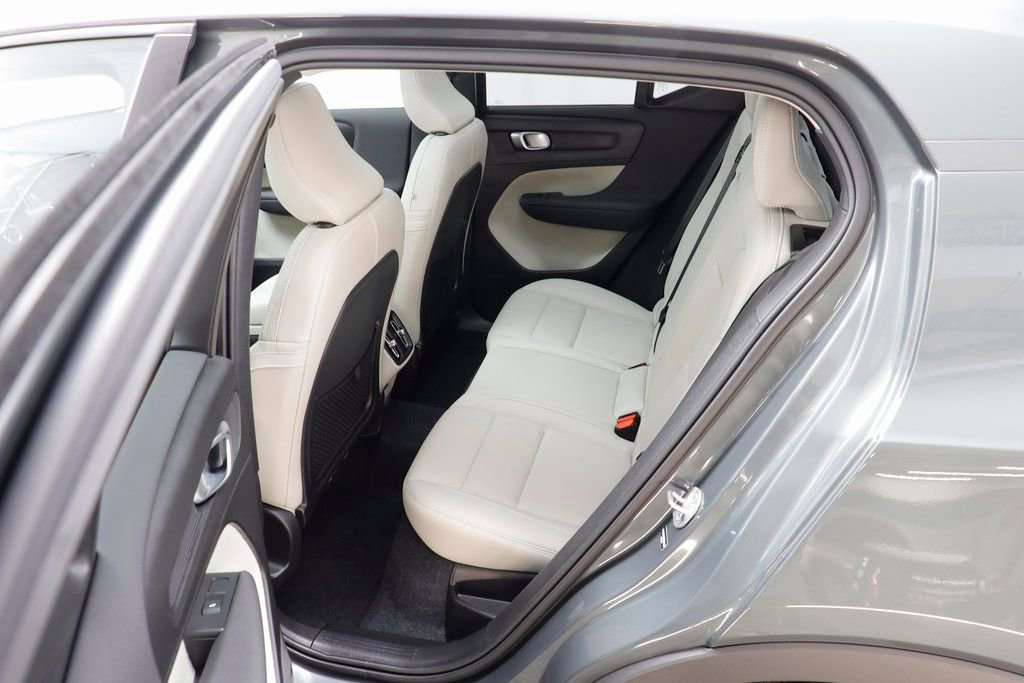 Used 2026 Volvo XC40 B5 Ultra w/ Climate Package image 15