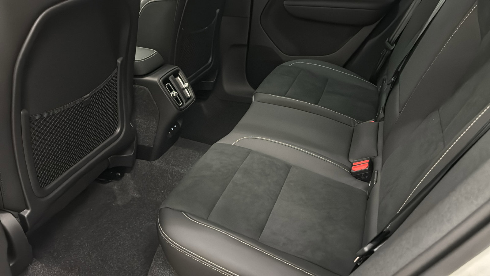 New 2026 Volvo XC40 B4 Plus w/ Climate Package FWD image 27