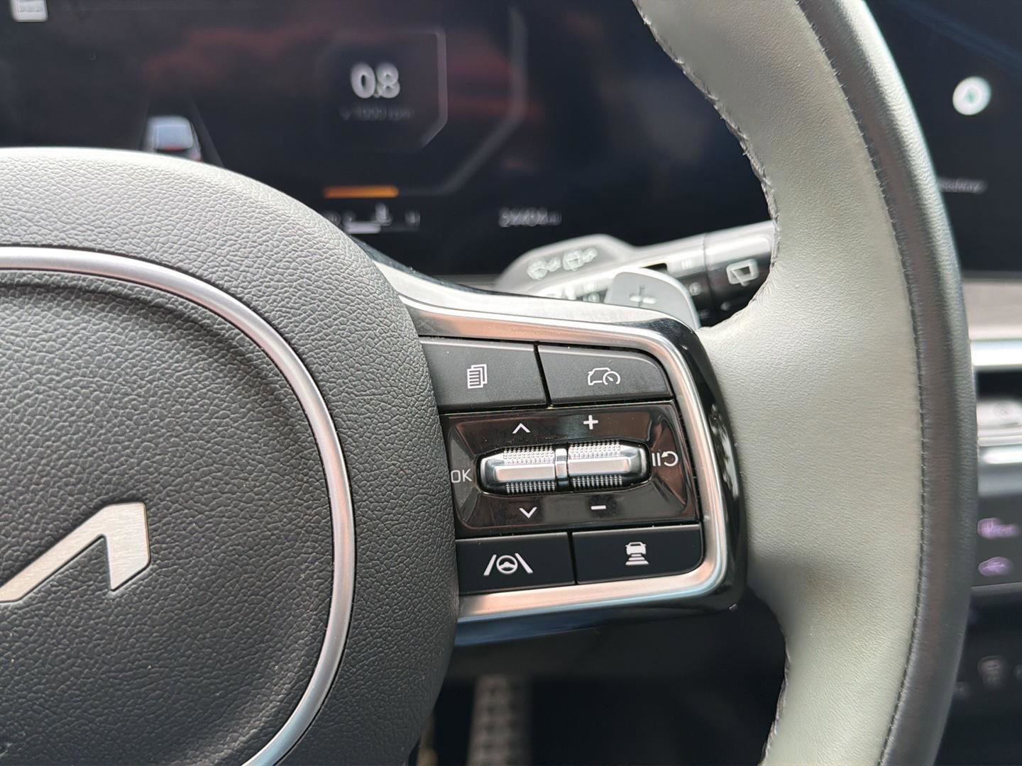 Used 2024 Kia Sorento SX Prestige w/ Sage Leather Package image 33