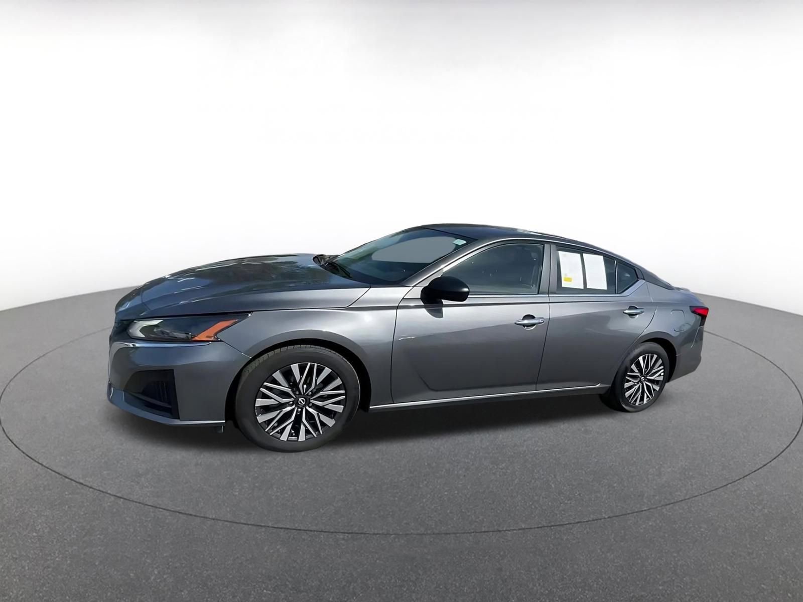 Used 2025 Nissan Altima 2.5 SV image 8