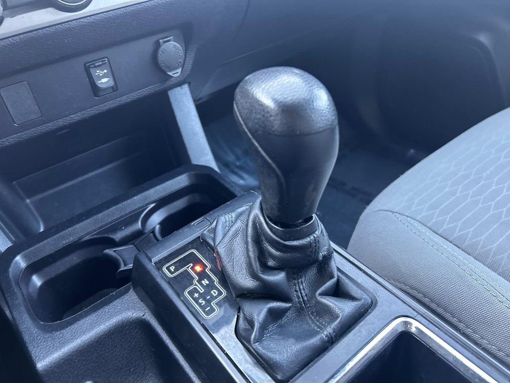 Used 2018 Toyota Tacoma SR image 28