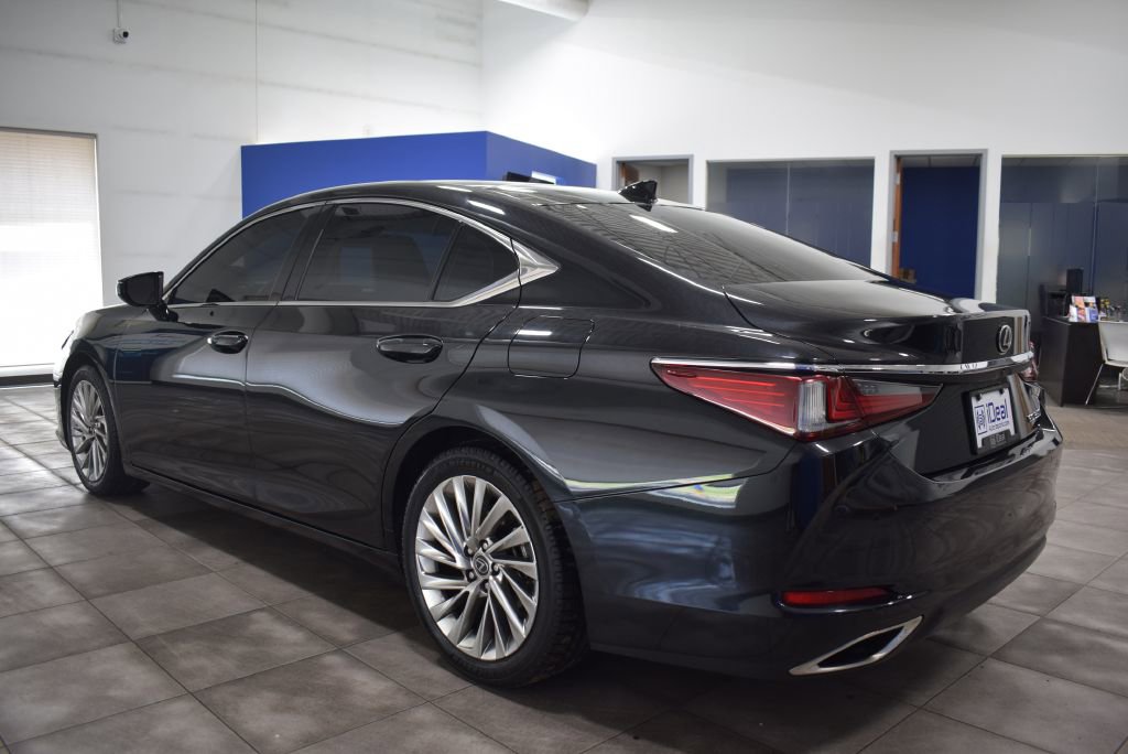 Used 2019 Lexus ES 350 Ultra Luxury image 2