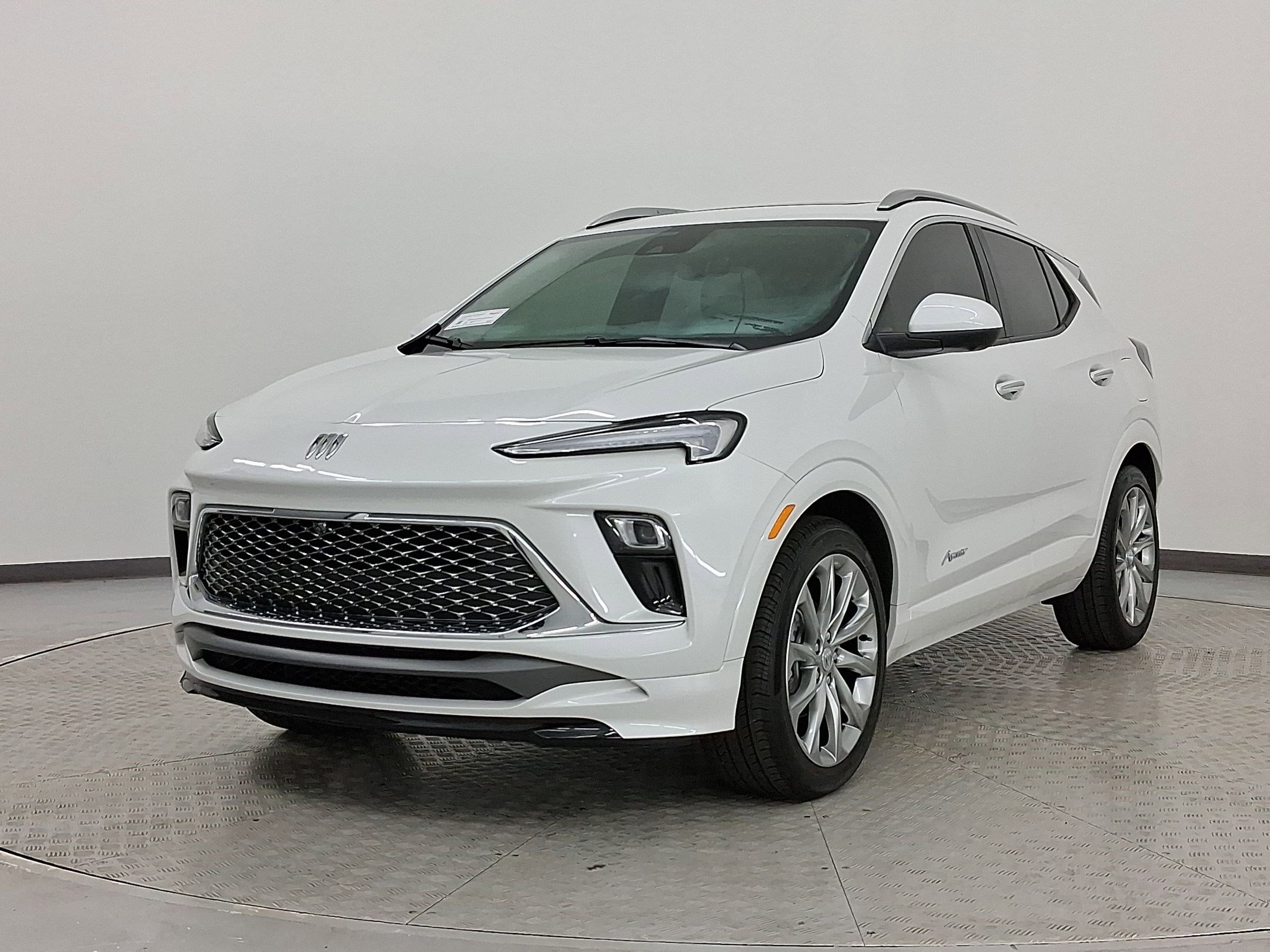 Used 2025 Buick Encore GX Avenir w/ Avenir Technology Package image 1