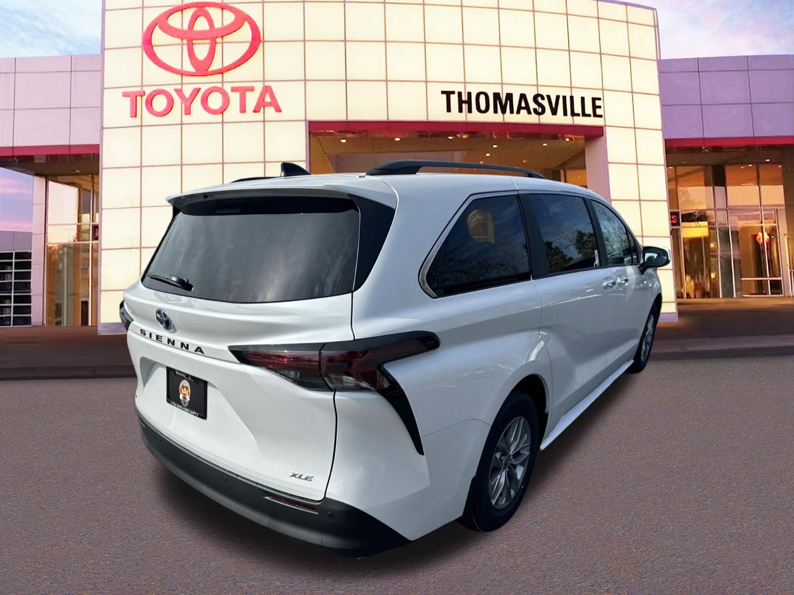 New 2025 Toyota Sienna XLE w/ XLE Plus Package FWD image 5