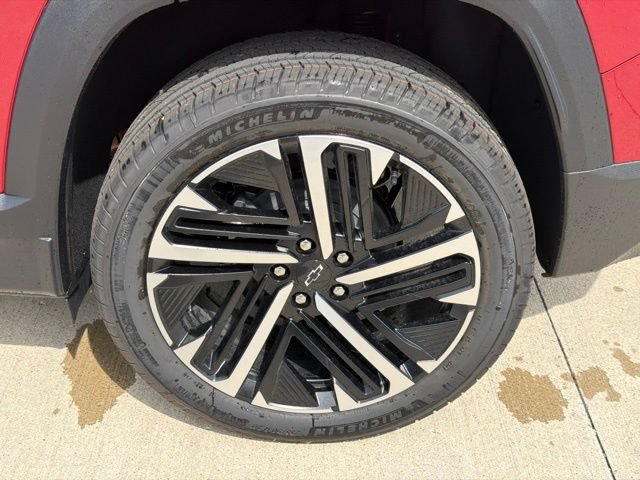 New 2027 Chevrolet Equinox RS w/ LPO, Floor Liner Package FWD image 8