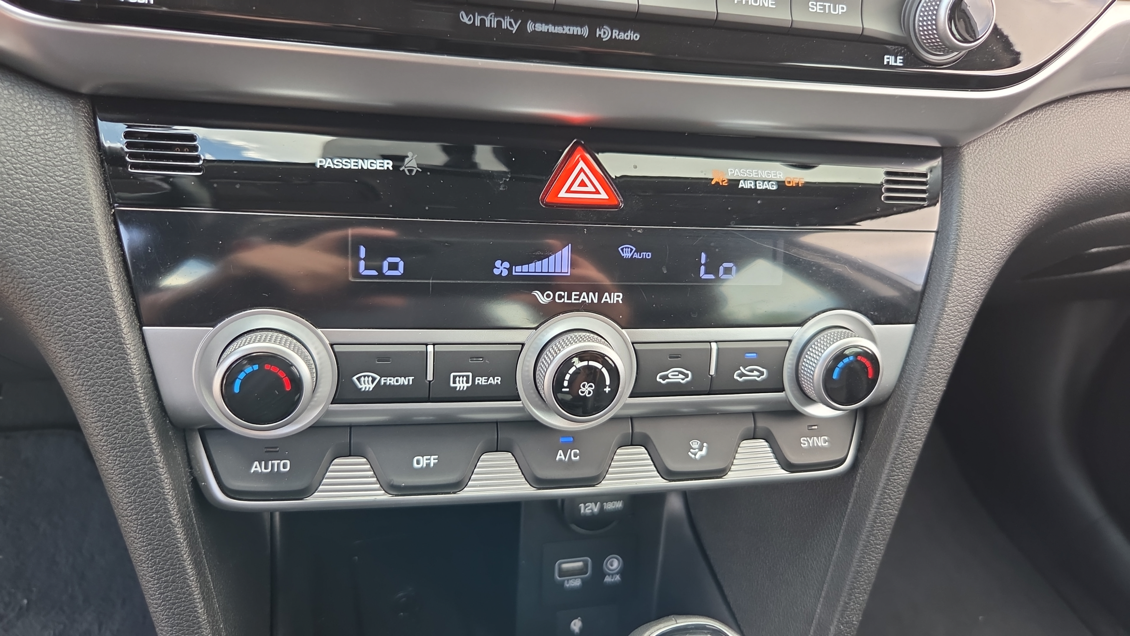 Used 2020 Hyundai Elantra Limited w/ Cargo Package (C1) FWD image 12