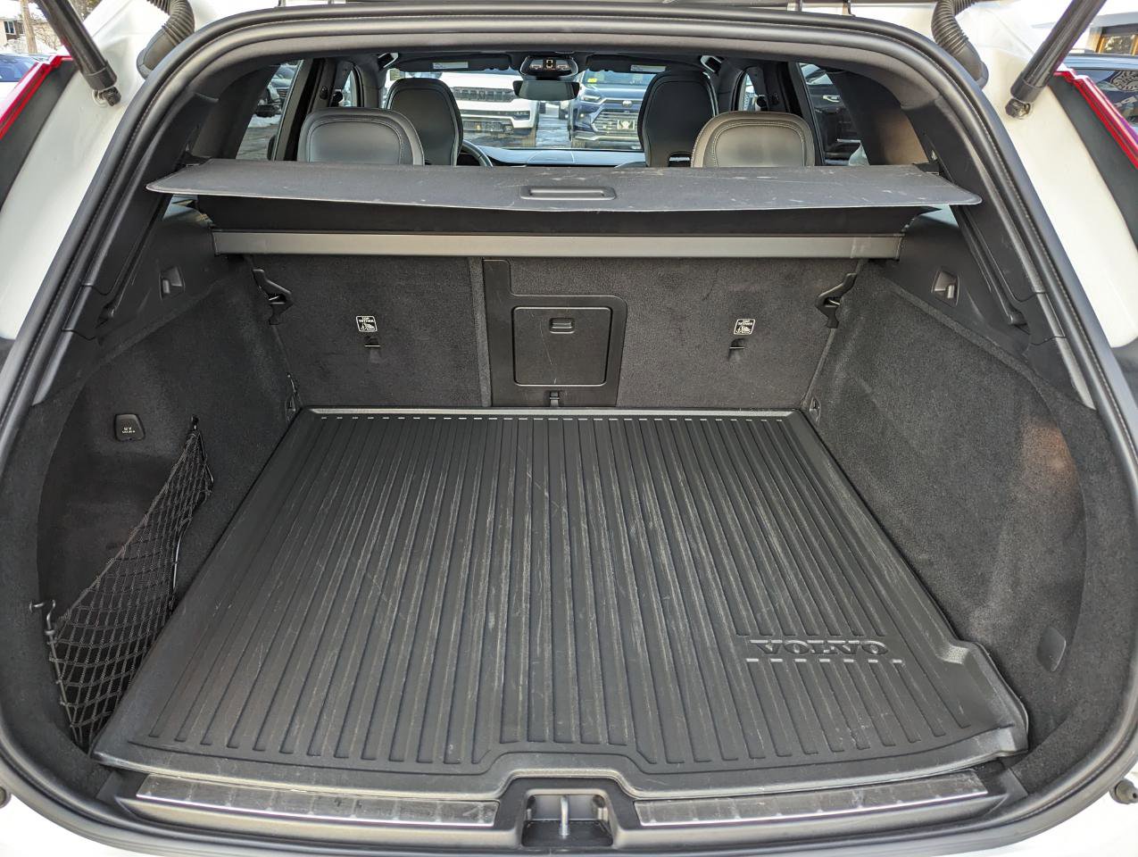 Used 2022 Volvo XC60 B5 R-Design w/ Advanced Package image 43