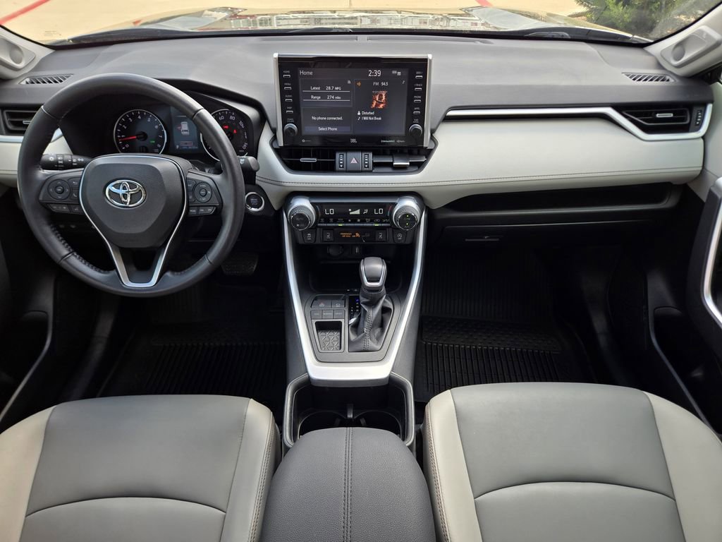 Used 2022 Toyota RAV4 XLE Premium image 16