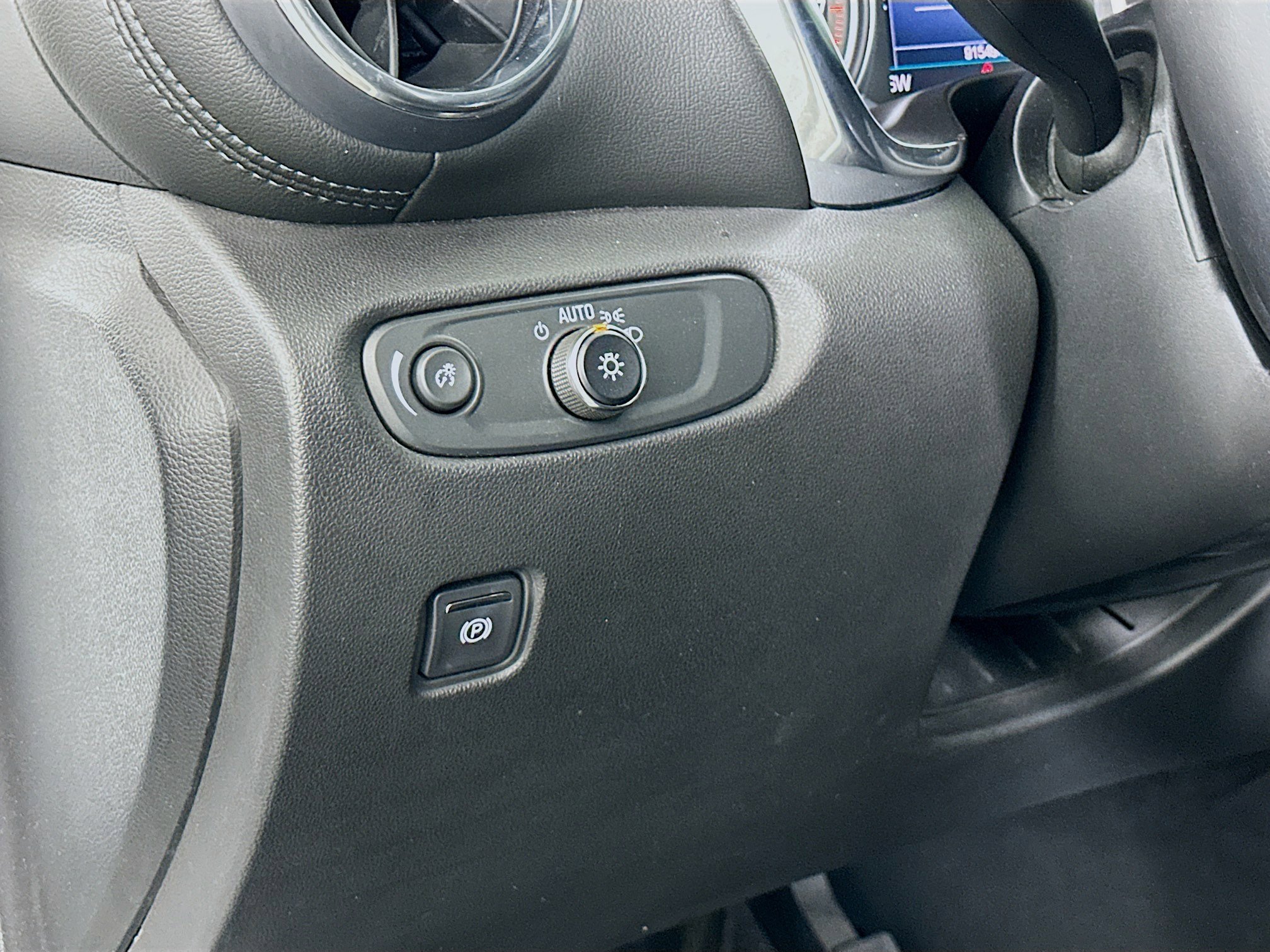 Used 2019 Chevrolet Blazer LT image 17