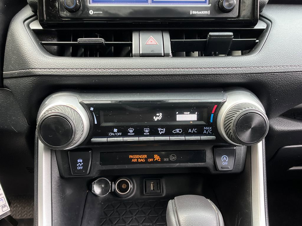 Used 2022 Toyota RAV4 LE image 17