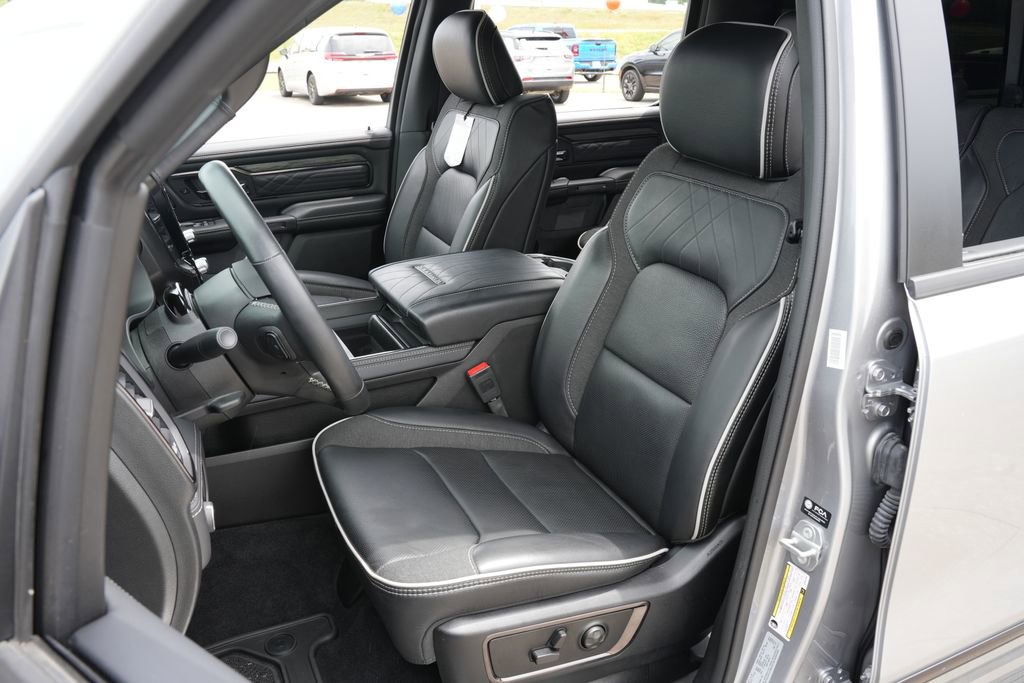 Used 2025 RAM 1500 Limited AWD/4WD image 16