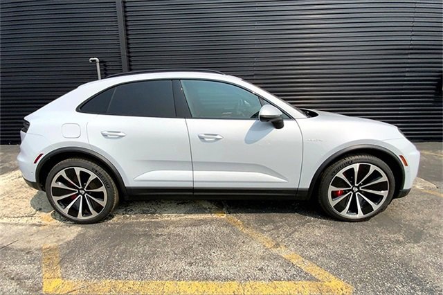 New 2025 Porsche Macan 4S Electric image 11