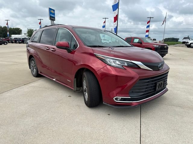 Used 2021 Toyota Sienna XLE AWD/4WD image 13
