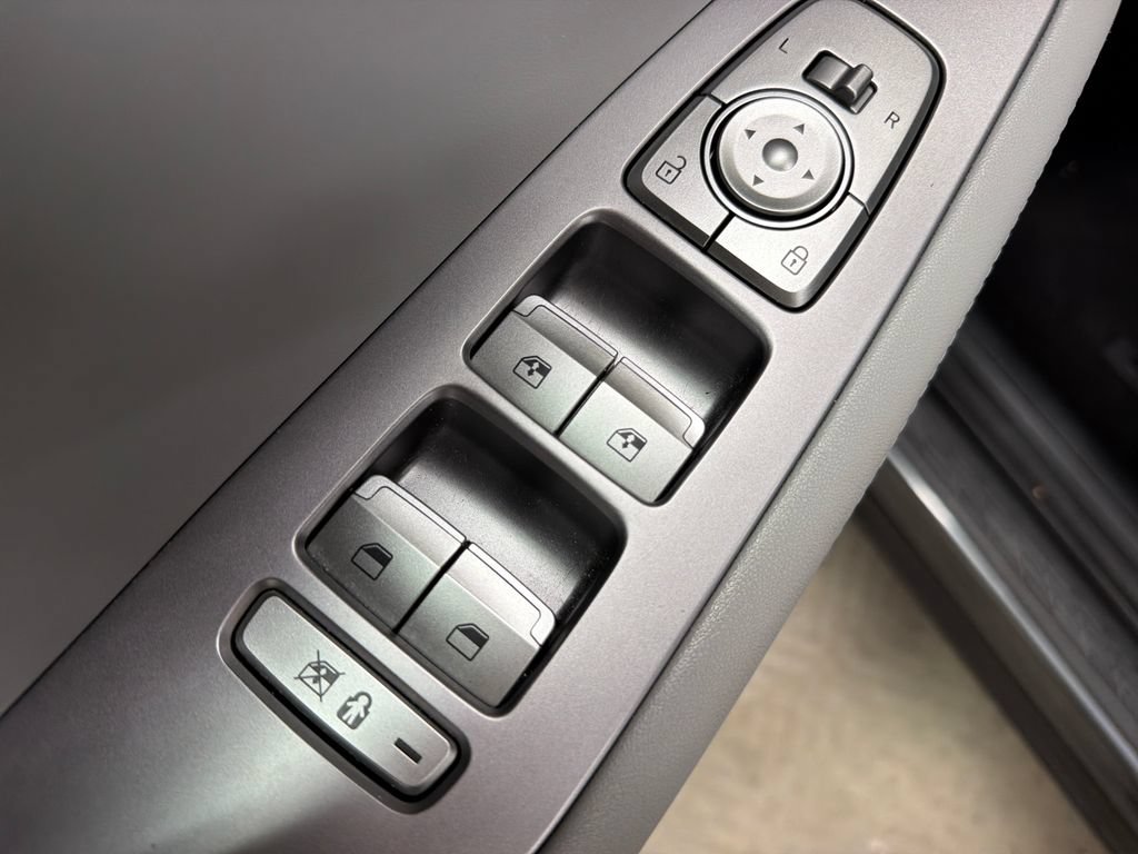 Used 2025 Hyundai Palisade SEL FWD image 17
