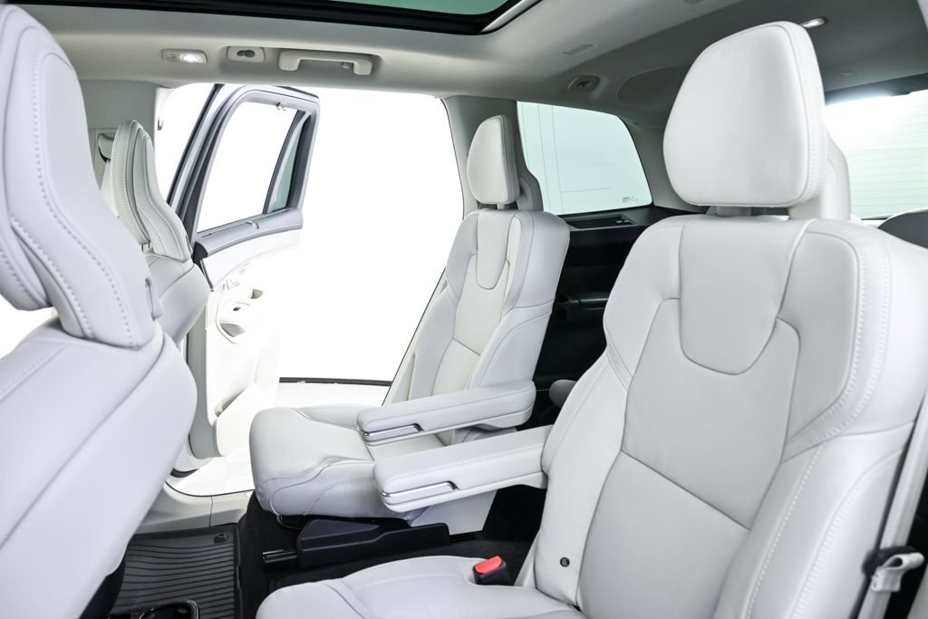 New 2026 Volvo XC90 B6 Ultra w/ Protection Package image 21