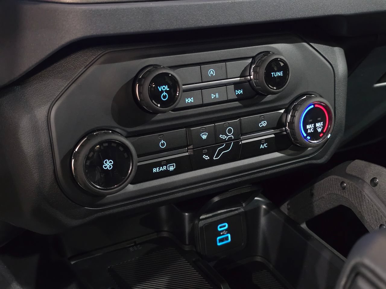 New 2025 Ford Bronco Badlands w/ Sasquatch Package AWD/4WD image 25