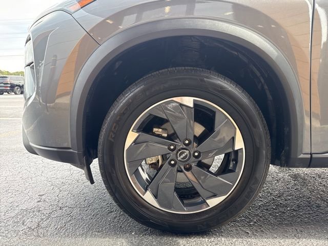 Used 2024 Nissan Rogue SV FWD image 5
